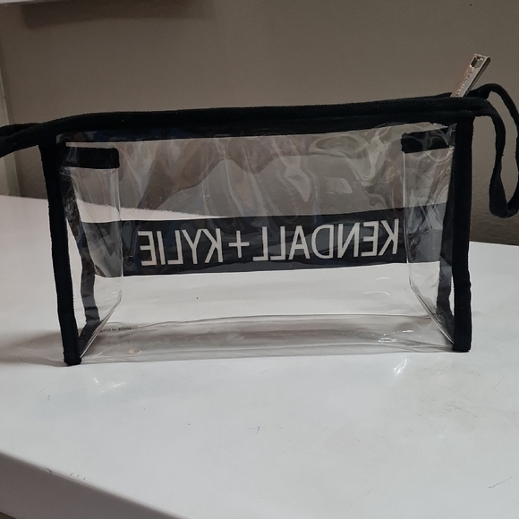 COPY - Kendall + Kylie Transparent Makeup Bag - Picture 4 of 8